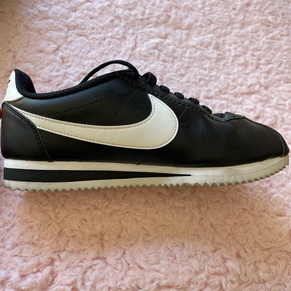 Nike Cortez Basic Leather Women’s Size 7.5 Black White 807471-010 no box - Picture 11 of 11
